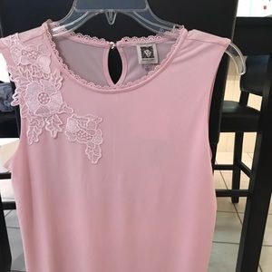 Anne Klein. Pink 👚 blouse size small!